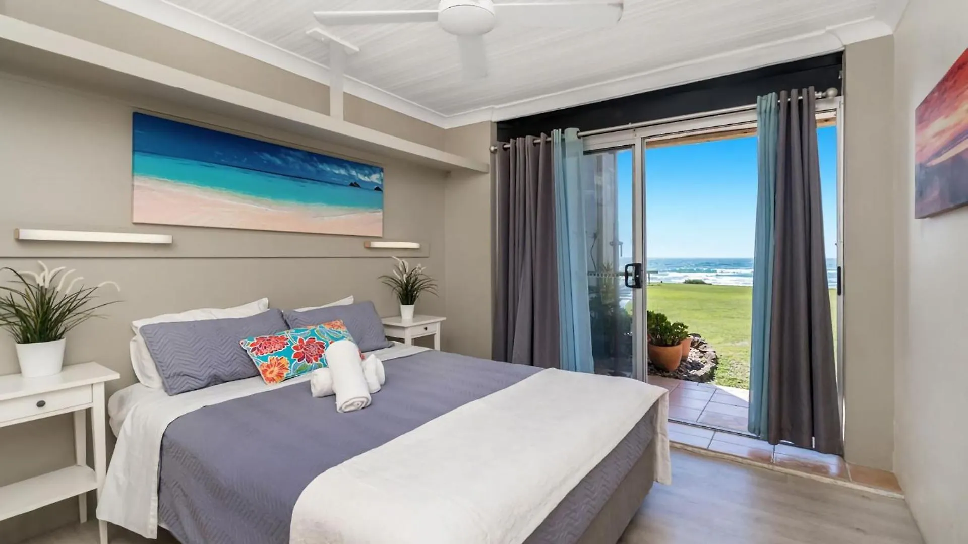 Absolute Beachfront Apartment 8B Lennox Head Australia