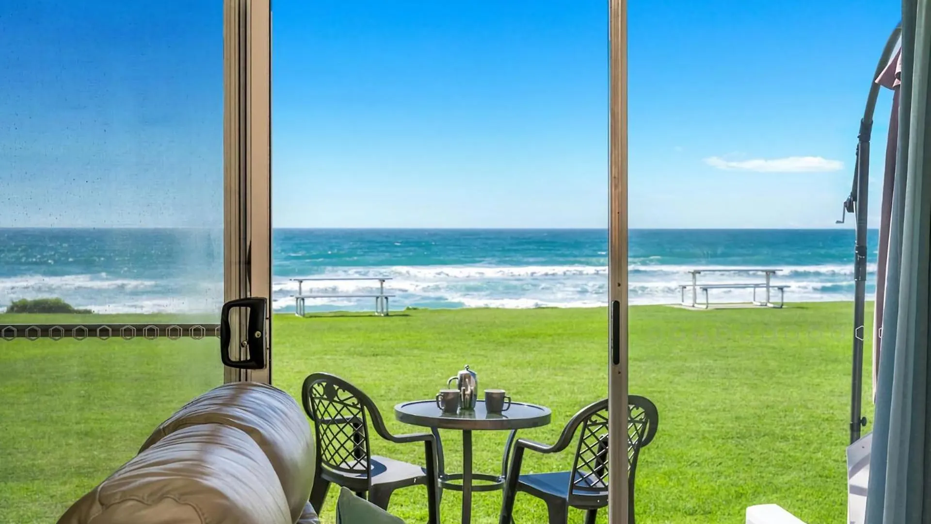 Absolute Beachfront Apartment 8B Lennox Head 0*,